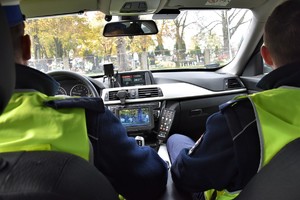 Policjanci WRD KPP Szamotuły podczas jazdy radiowozem z wideorejestratorem